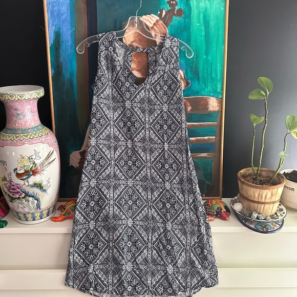 Denver Hayes Boue and White Geometric Backless Dress Small - Picture 10 of 13